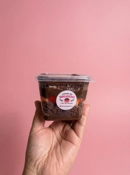 Bolo Chocolate com Morangos