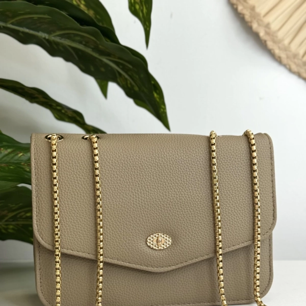 Bolsa Feminina Pequena Estruturada com Alça de corrente