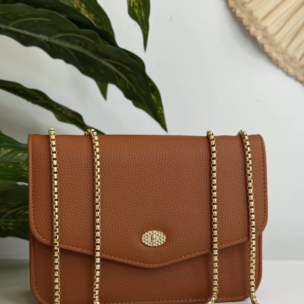 Bolsa Feminina Pequena Estruturada com Alça de corrente