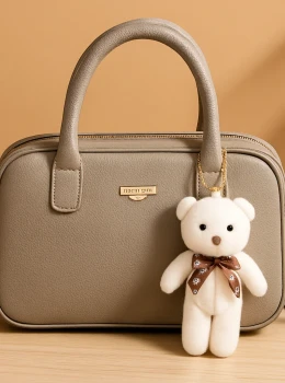 Bolsa Feminina Baú Transversal  - com Chaveiro De Ursinho