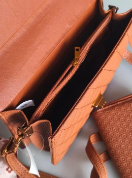 Bolsa Feminina Com Carteira, Lenço e Alça Transversal