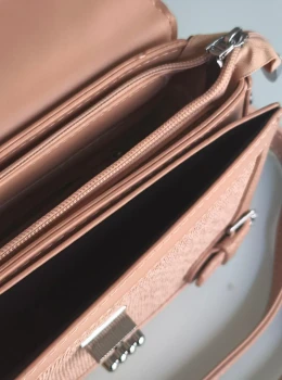 Bolsa Maleta com Alça de Mão e Transversal Bege