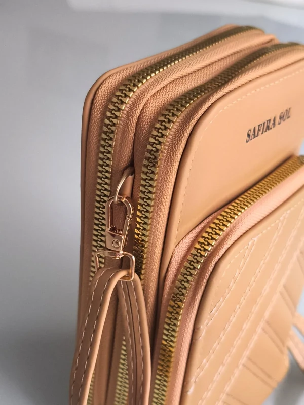 Bolsa Transversal Compacta Feminina – Cor Caramelo | 3 Compartimentos com Zíper