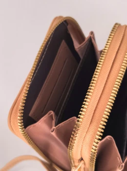 Bolsa Transversal Compacta Feminina – Cor Caramelo | 3 Compartimentos com Zíper