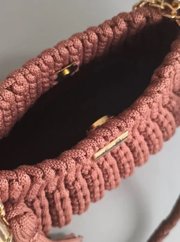 Bolsa Feminina em Crochê com Alça de Mão e de corrente
