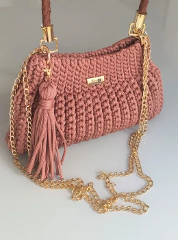 Bolsa Feminina em Crochê com Alça de Mão e de corrente