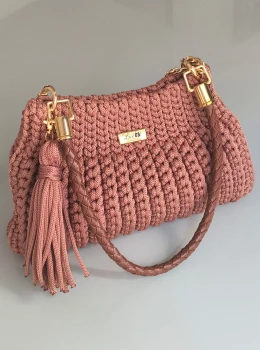 Bolsa Feminina em Crochê com Alça de Mão e de corrente