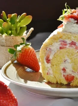 Rocambole Cremoso de Morango