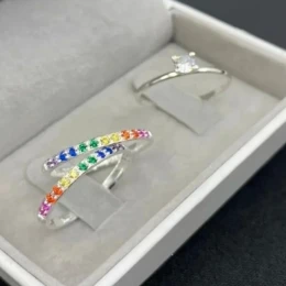 Alianças c/ pedras coloridas (2mm)