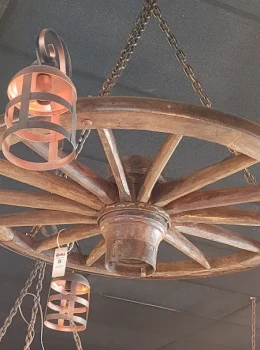 Lustre Roda de Carroça Rústico Decorativo Aluguel