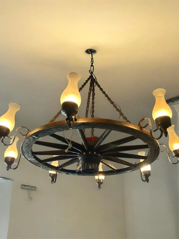 Lustre Roda de Carroça Rústico Decorativo Aluguel