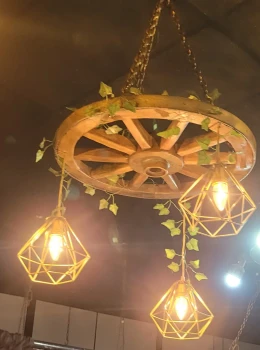 Lustre com 3 pendentes roda média