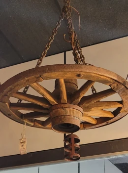 Lustre com 3 pendentes roda média
