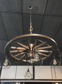 Lustre roda de carroça 4 Pendentes roda grande