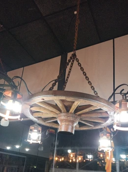 Lustre roda de carroça 4 Pendentes