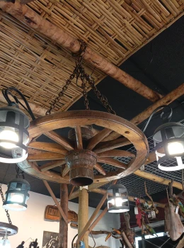 Lustre roda de carroça 4 Pendentes
