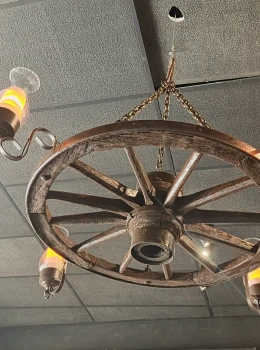 Lustre roda de carroça 4 Pendentes média