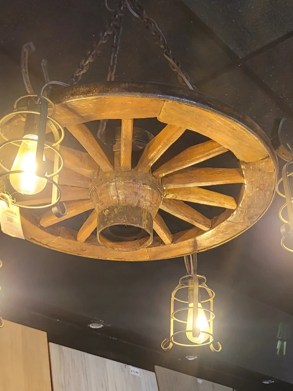 Lustre roda de carroça 4 Pendentes média