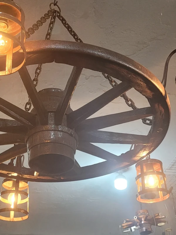 Lustre com roda de carroça 5 Pendentes