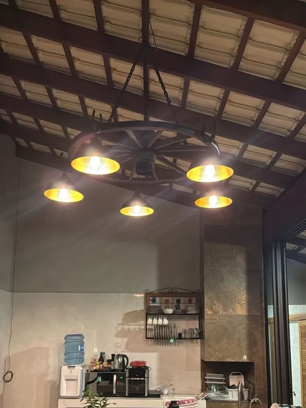 Lustre com roda de carroça 5 Pendentes