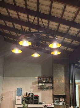 Lustre com roda de carroça 5 Pendentes