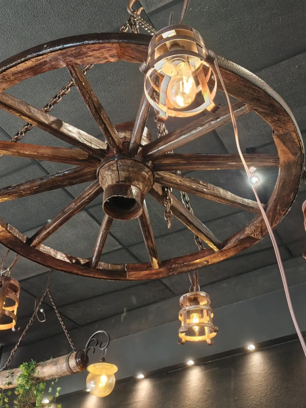 Lustre com roda de carroça 5 Pendentes