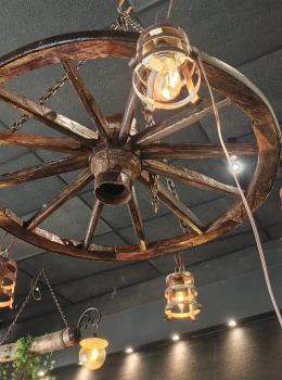 Lustre com roda de carroça 5 Pendentes