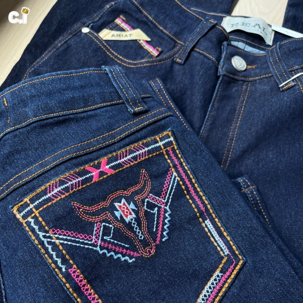 CALÇA FEMININA ARIAT BORDADA 