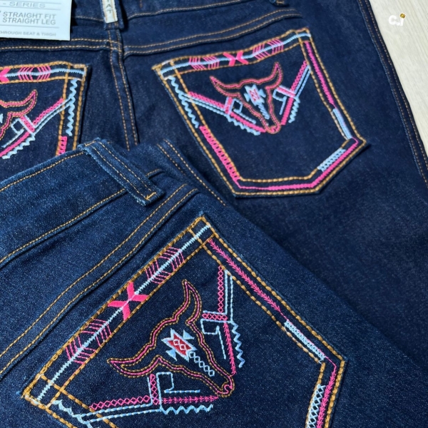 CALÇA FEMININA ARIAT BORDADA 