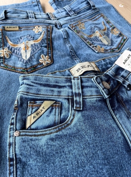 CALÇA FEMININA ARIAT BORDADA 