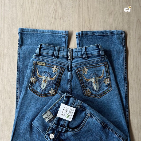 CALÇA FEMININA ARIAT BORDADA 
