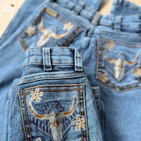 CALÇA FEMININA ARIAT BORDADA 