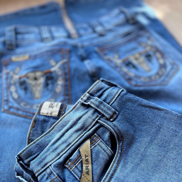 CALÇA FEMININA ARIAT BORDADA 
