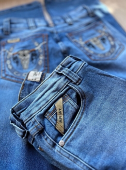CALÇA FEMININA ARIAT BORDADA 