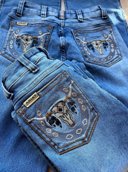 CALÇA FEMININA ARIAT BORDADA 