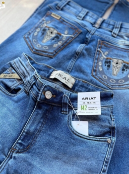 CALÇA FEMININA ARIAT BORDADA 