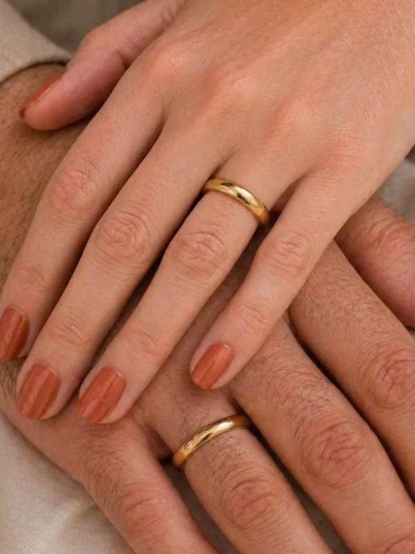 ✨️ Par de Aliança Tradicional Abaulada 2mm em Aço Inox Dourado