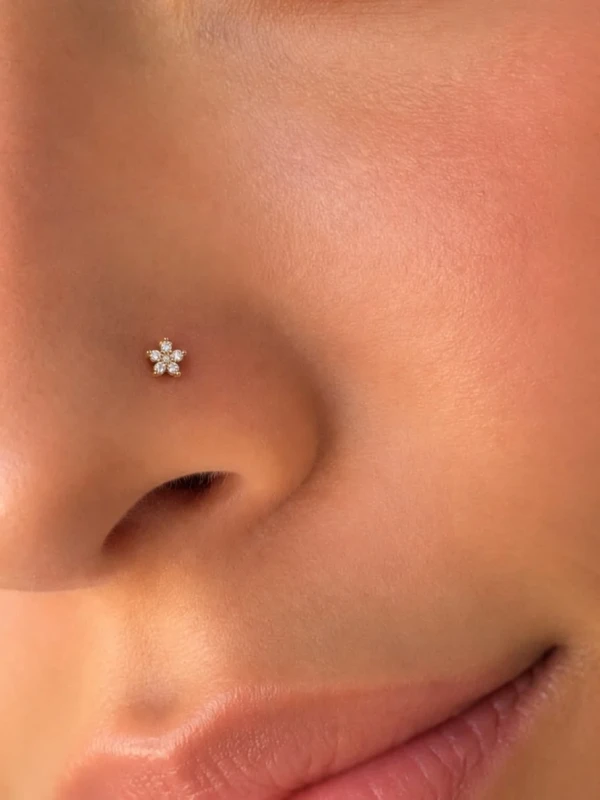 ✨️ Piercing Nariz Estrela em Aço Inoxidável Cirúrgico Dourado com Zircônias