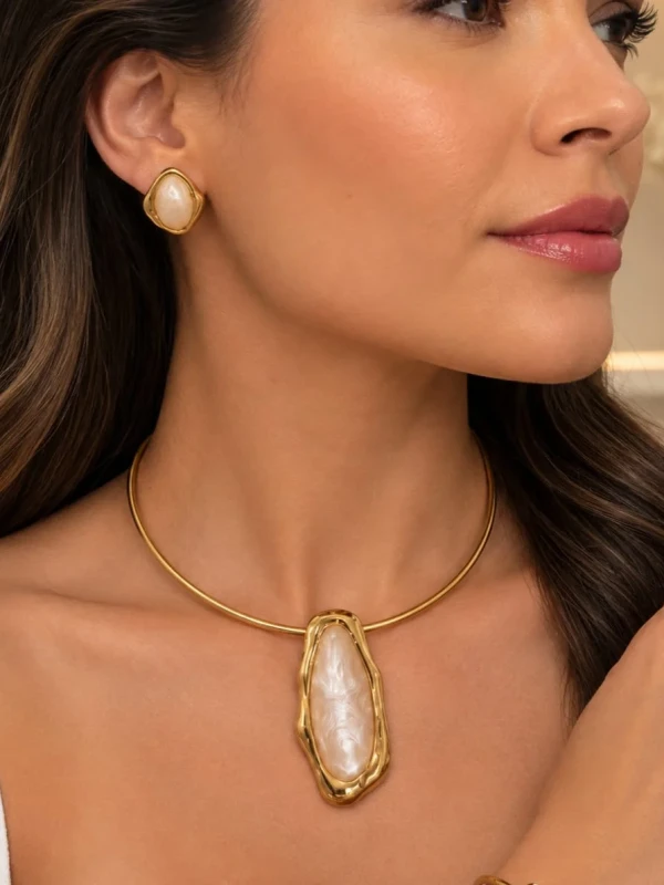 ✨️ Conjunto Colar e Brincos Pingente Formato Orgânico Banhado a Ouro 18K