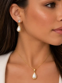 ✨️ Conjunto Colar e Brincos Gota em Pérolas e Zircônias Banhado a Ouro 18K