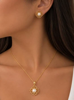 ✨️ Conjunto Colar e Brincos Flor Pérola Banhado a Ouro 18K