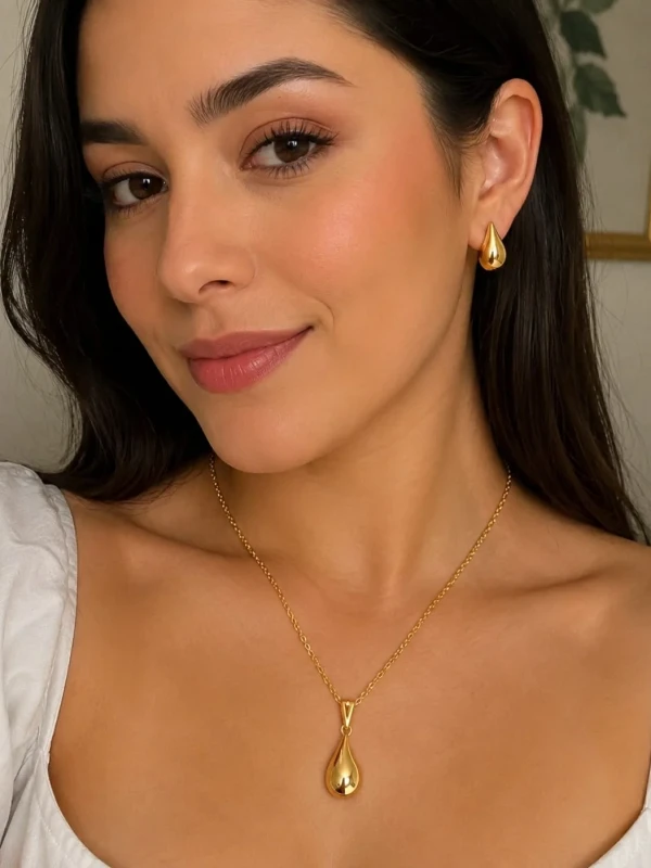 ✨️ Conjunto Colar e Brincos Gota Banhado a Prata 925 ou Ouro 18K