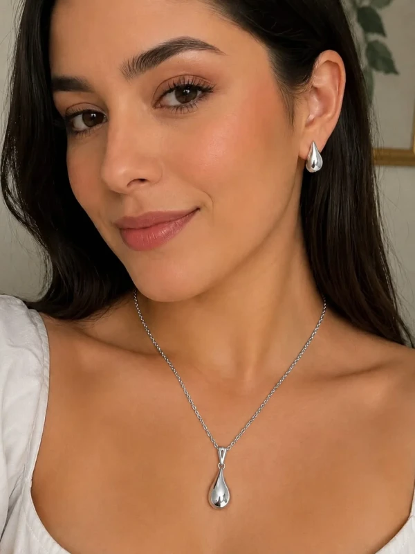 ✨️ Conjunto Colar e Brincos Gota Banhado a Prata 925 ou Ouro 18K