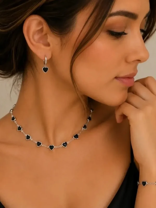✨️ Conjunto Colar, Pulseira e Brinco Argola Click Corações Pretos Banhado a Prata 925
