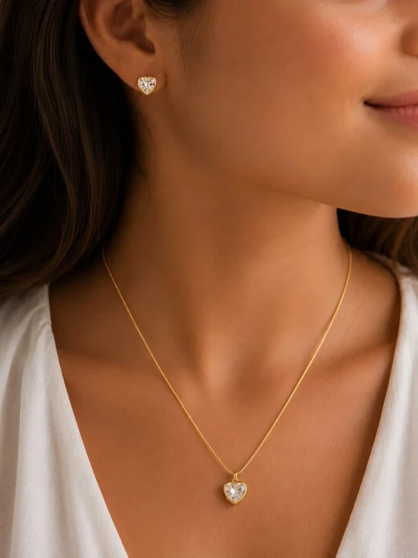 ✨️ Conjunto Colar e Brincos  Coração Ponto De Luz Banhado a Ouro 18K