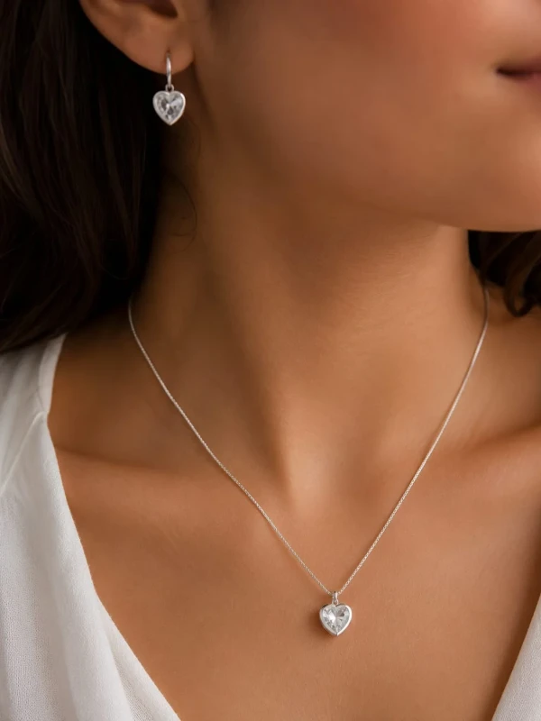 ✨️ Conjunto Colar e Brincos  Coração Ponto De Luz Banhado a Prata 925
