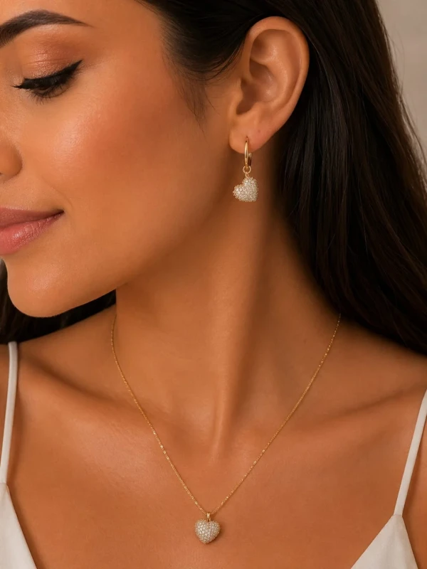 ✨️ Conjunto Colar e Brincos Coração Cravejado em Micro Zircônias Banhado a Ouro 18K