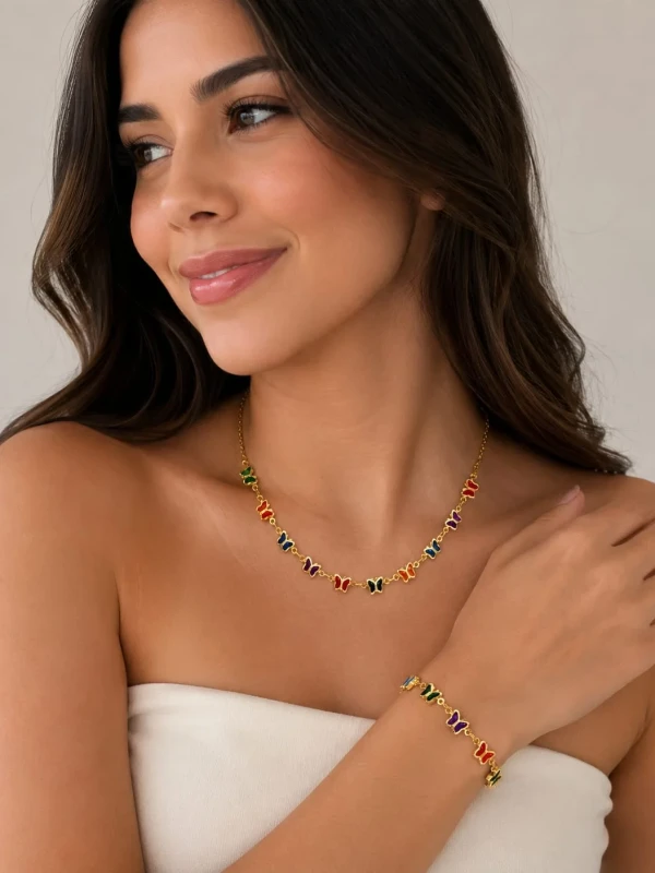 ✨️ Conjunto Colar e Pulseira Borboletas Coloridas Banhado a Ouro 18K