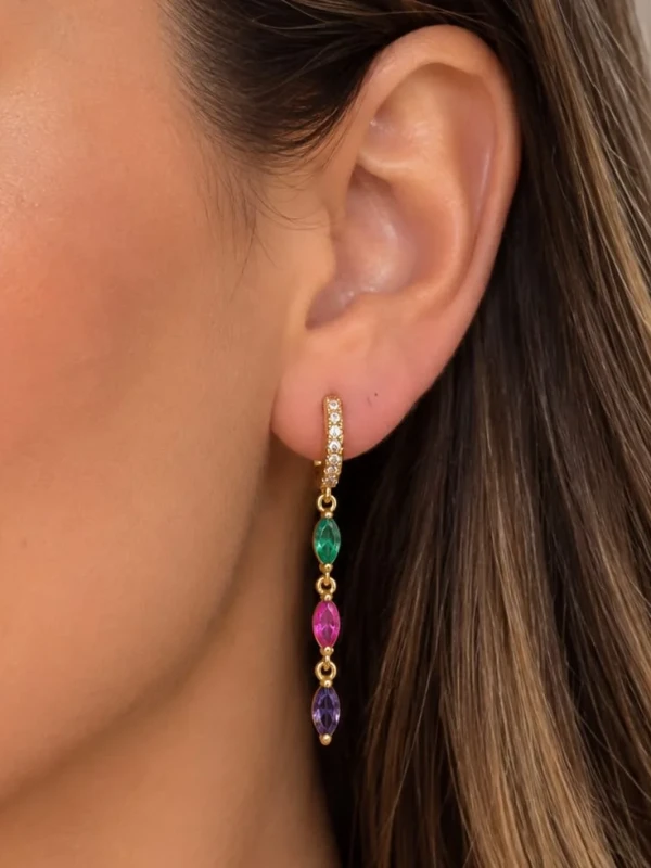 ✨️ Brinco Argola Click Cravejado e Zircônias Coloridas Banhado a Ouro 18K