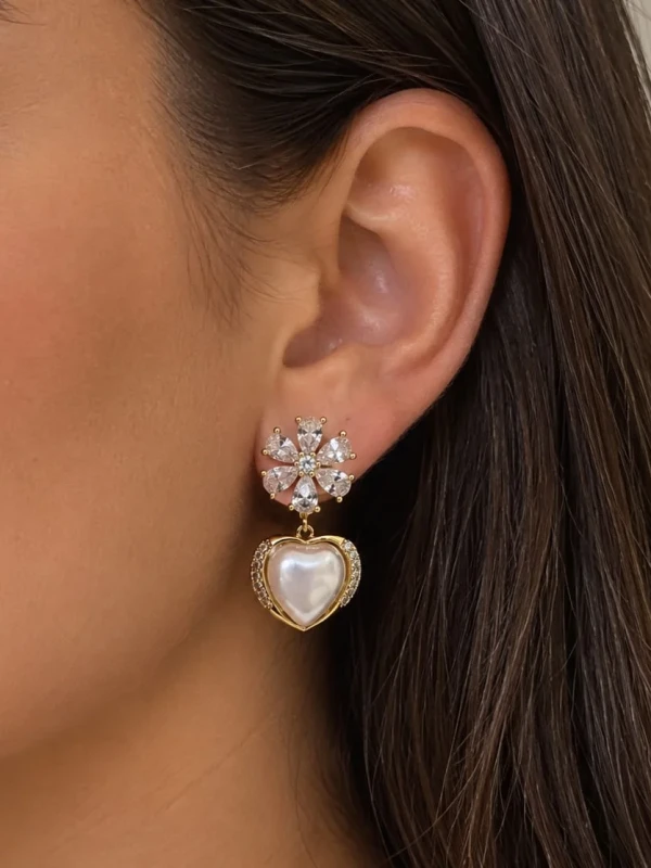✨️ Brinco Coração em Madrepérola e Zircônias Banhado a Ouro 18K
